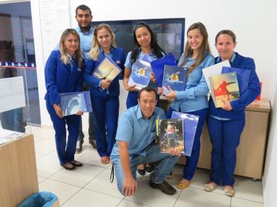 Real H entrega kits escolares