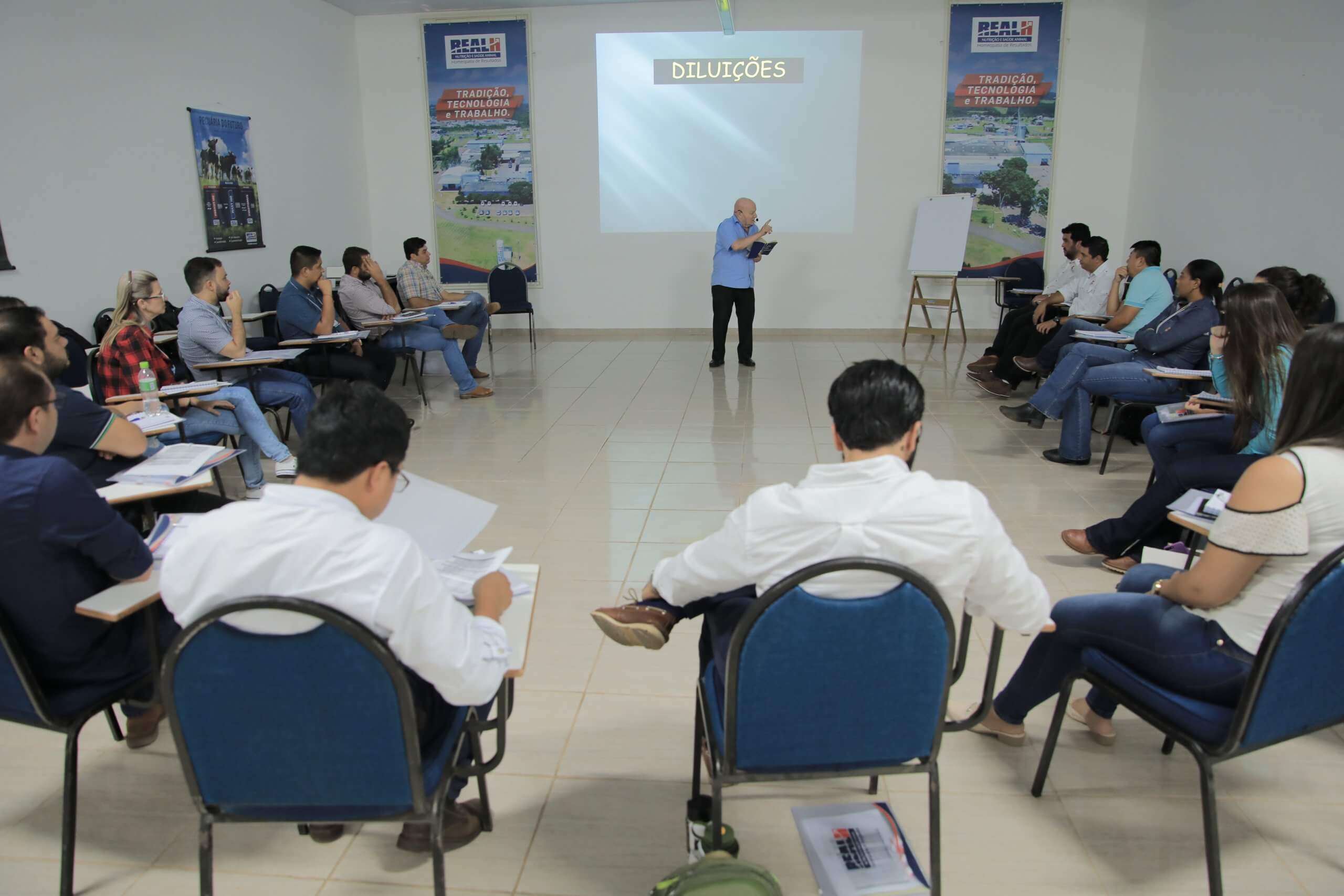 Treinamento Reúne equipe Real H do Brasil e do Exterior.