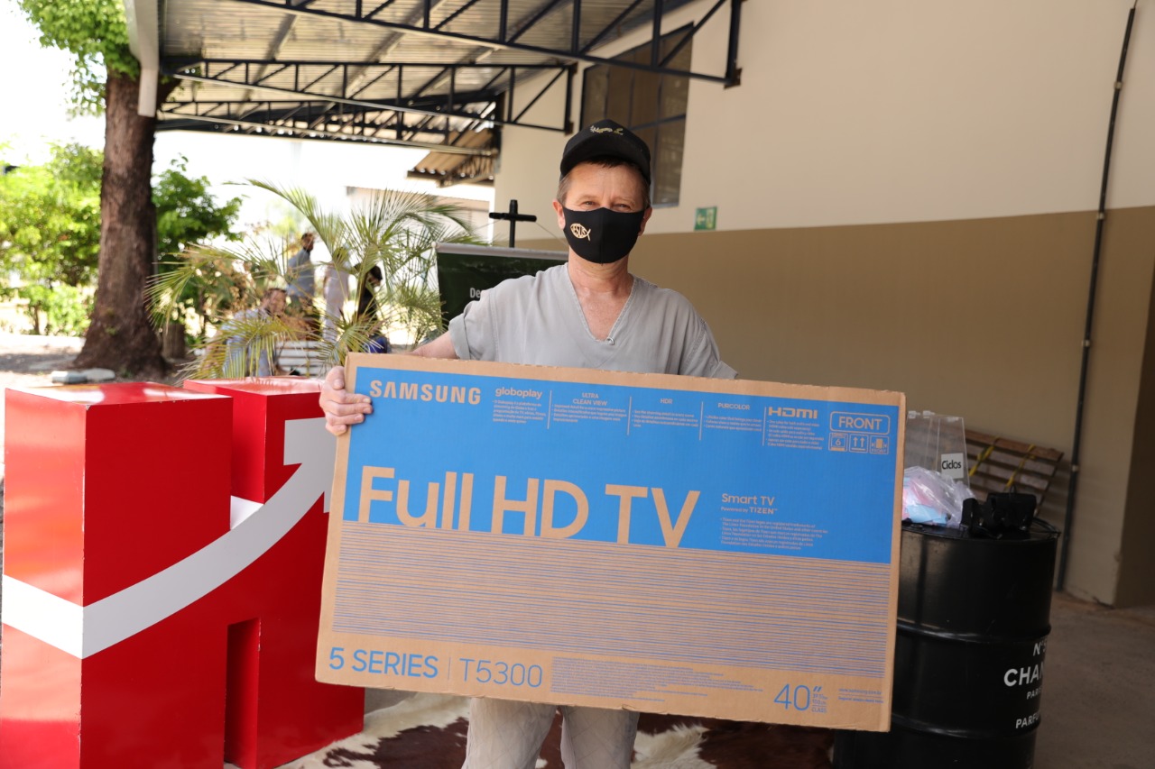 Ciclos Real H Premia Funcionário com Smart TV de 40 Polegadas