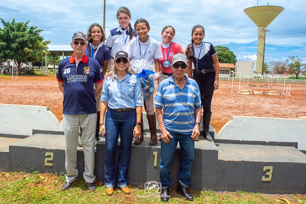 Entrega da premiação na categoria 60 cm. Foto Natanael Cavalheiro