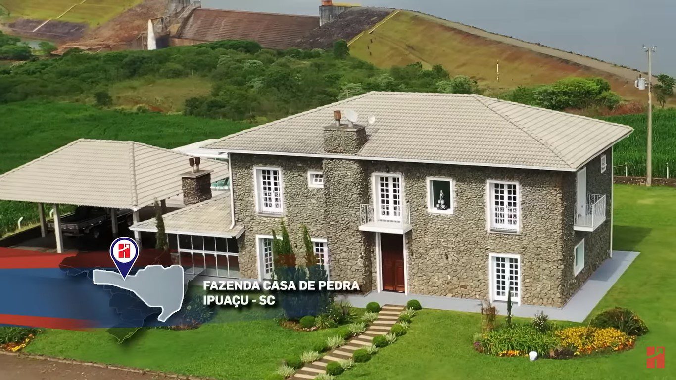 Controlando o trepa-trepa e problemas de fígado na Fazenda Casa de Pedra