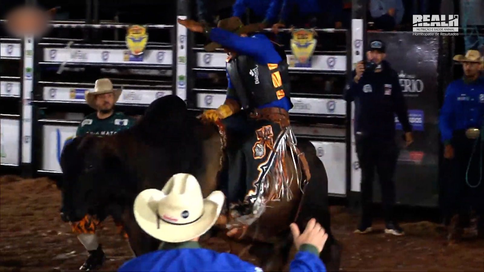 Campeão Paralímpico de Canoagem supera limitações e encara o desafio de montar um touro na 39ª Festa do Peão de Boiadeiro de Dourados