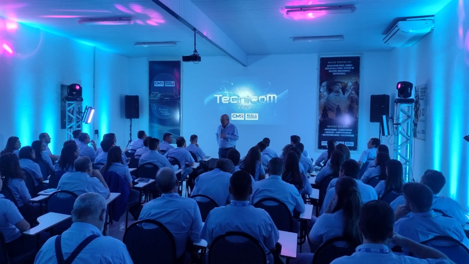 Tecniciom 2023 reúne equipe saúde CMR para treinamentos e lançamentos na matriz da Real H