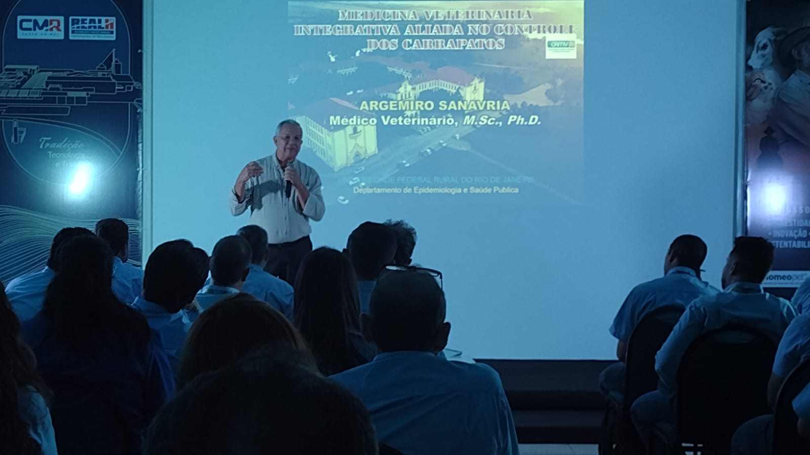 Ph. D. em parasitologia veterinária alerta sobre o risco da resistência durante  o Tecnicom CMR 2023
