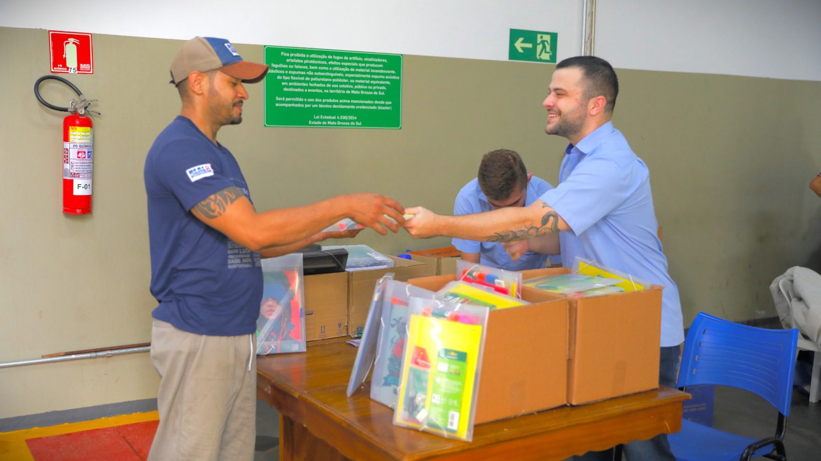 Grupo Real H Distribui Material Escolar Para Filhos de Funcionários