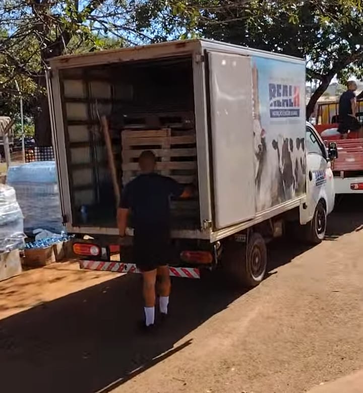 Caminhão da Real H entrega carga de paletes no CTG em Campo Grande